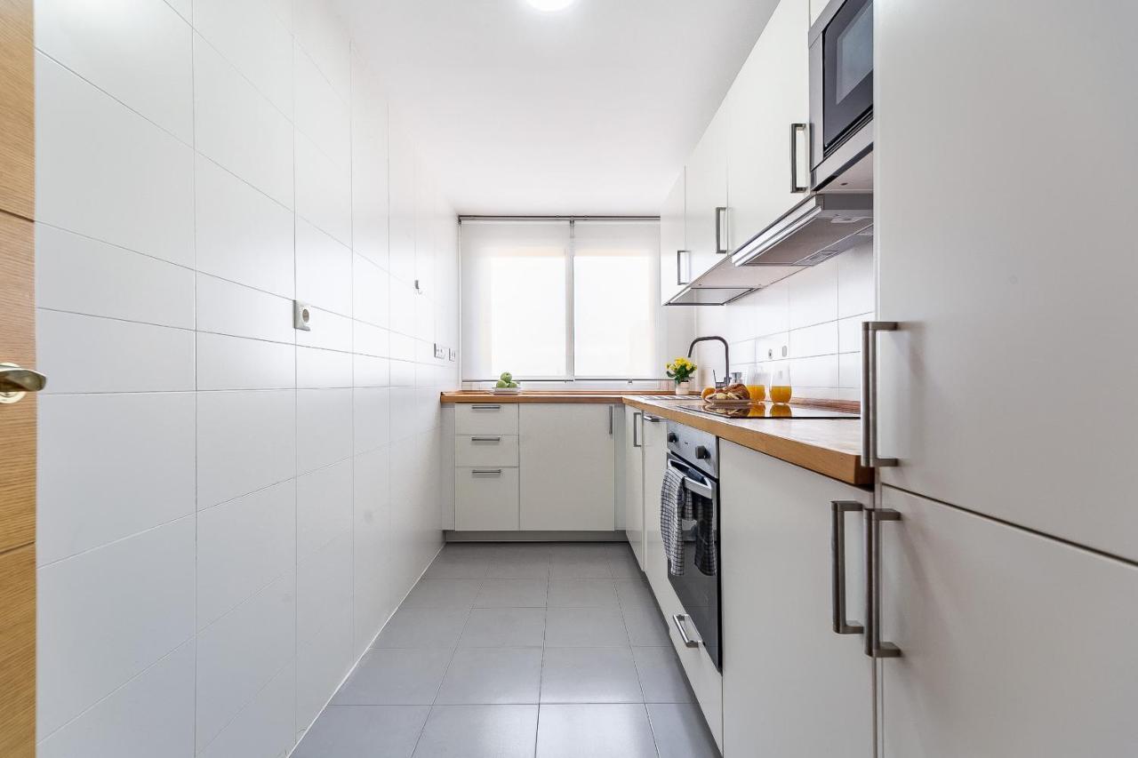 Modern Beach Apartment Valparaiso With Parking Málaga Exteriör bild