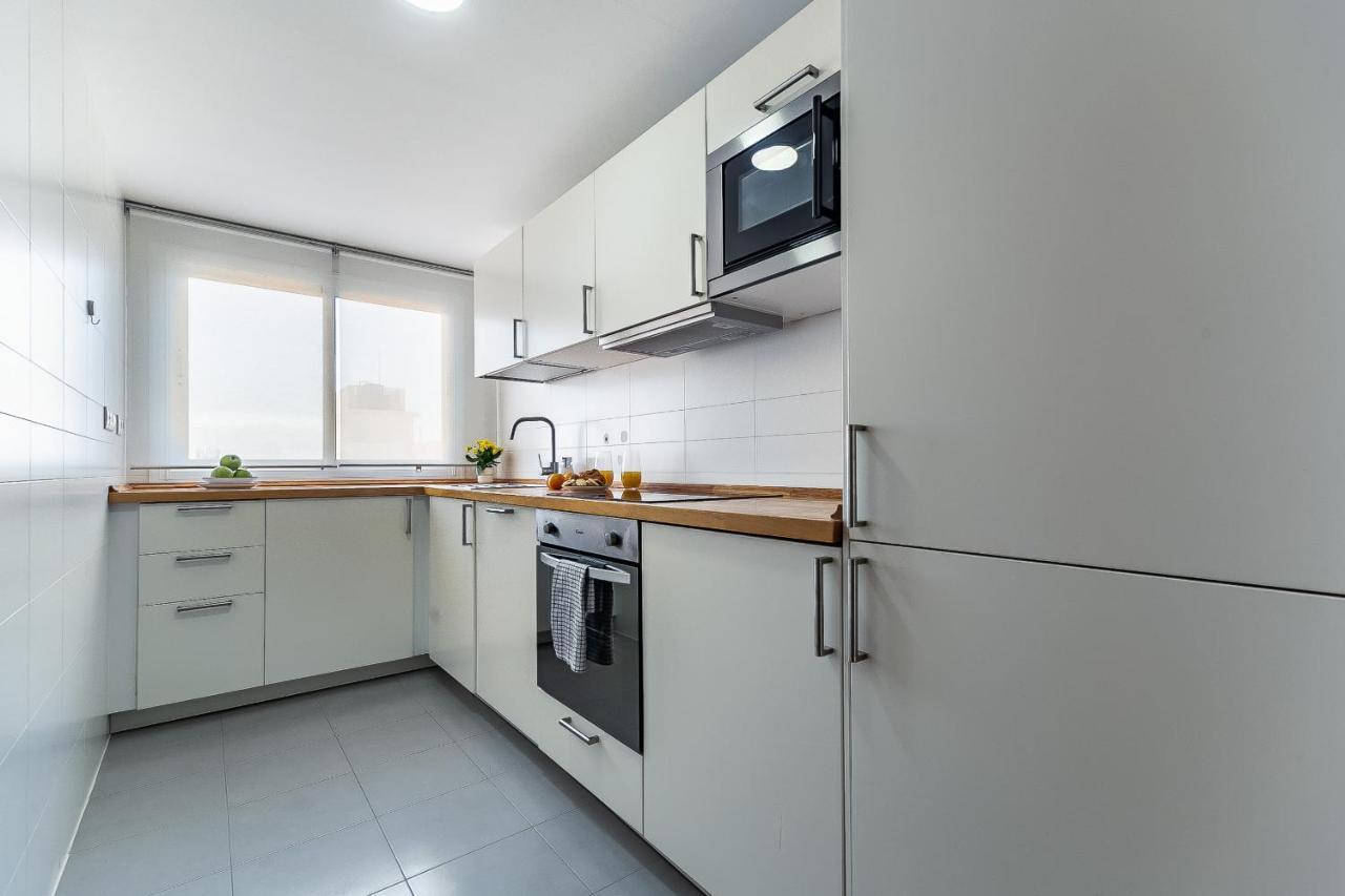 Modern Beach Apartment Valparaiso With Parking Málaga Exteriör bild