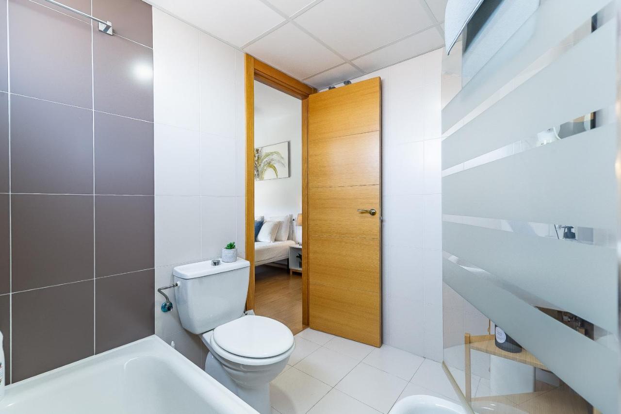 Modern Beach Apartment Valparaiso With Parking Málaga Exteriör bild