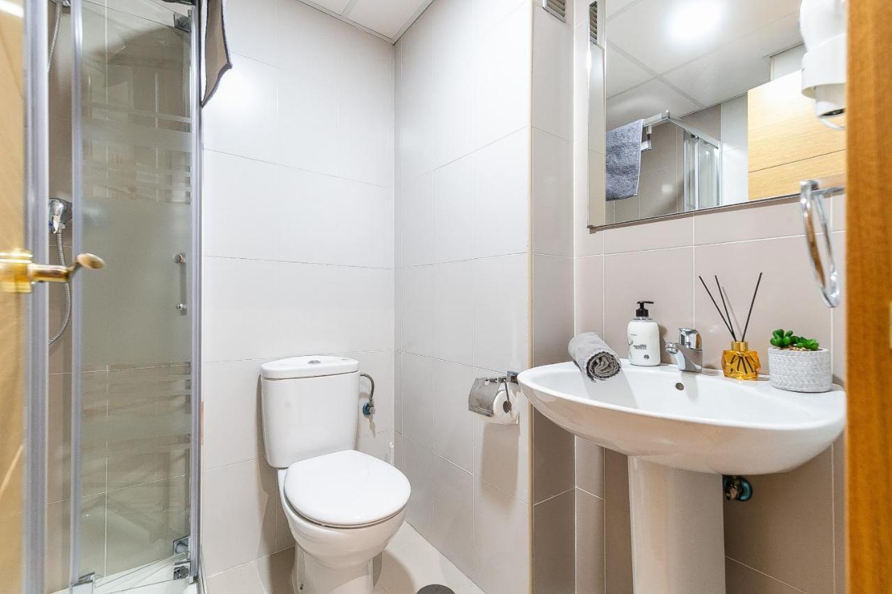 Modern Beach Apartment Valparaiso With Parking Málaga Exteriör bild