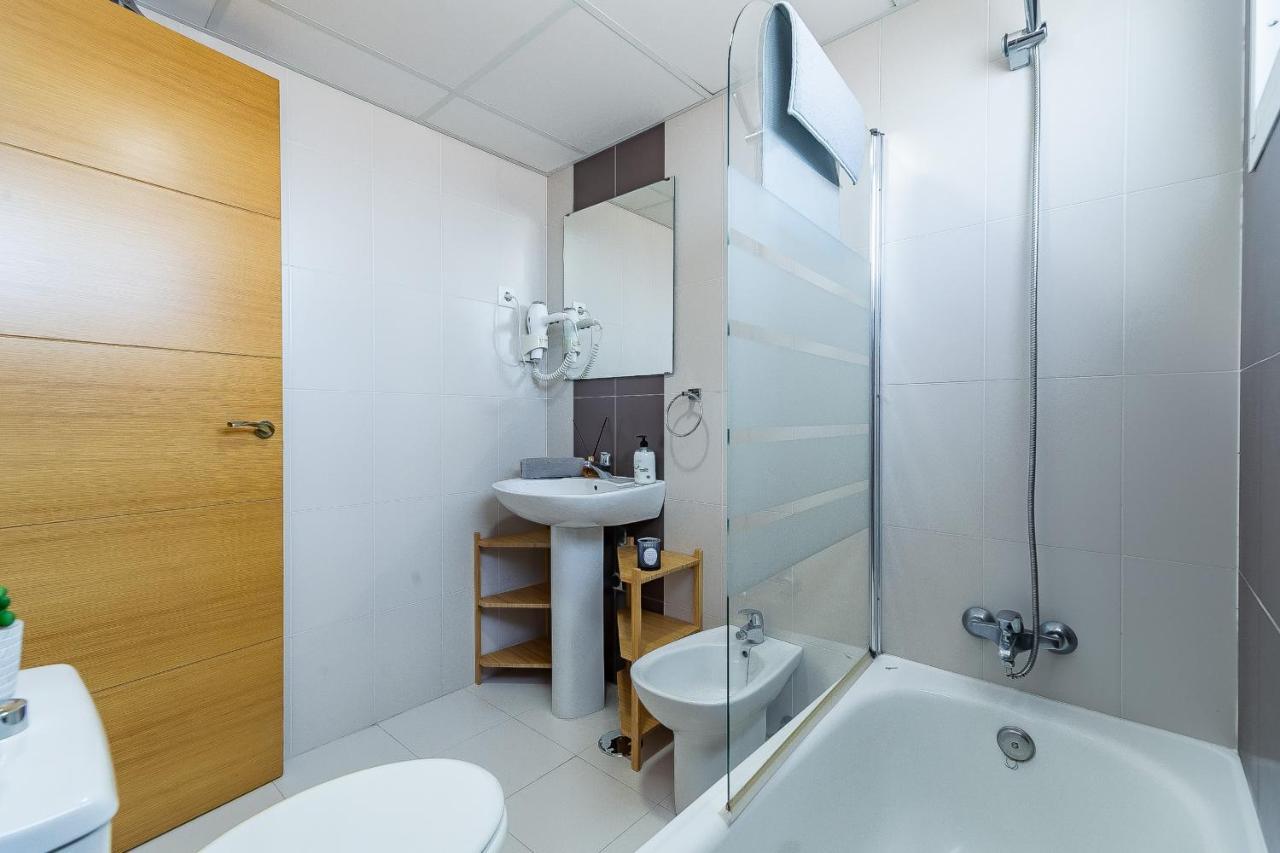 Modern Beach Apartment Valparaiso With Parking Málaga Exteriör bild