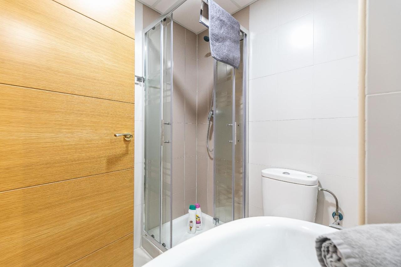 Modern Beach Apartment Valparaiso With Parking Málaga Exteriör bild