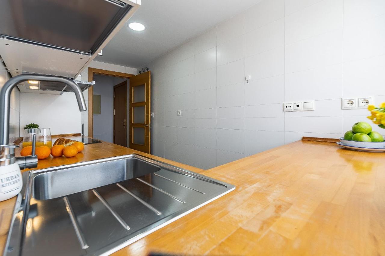 Modern Beach Apartment Valparaiso With Parking Málaga Exteriör bild
